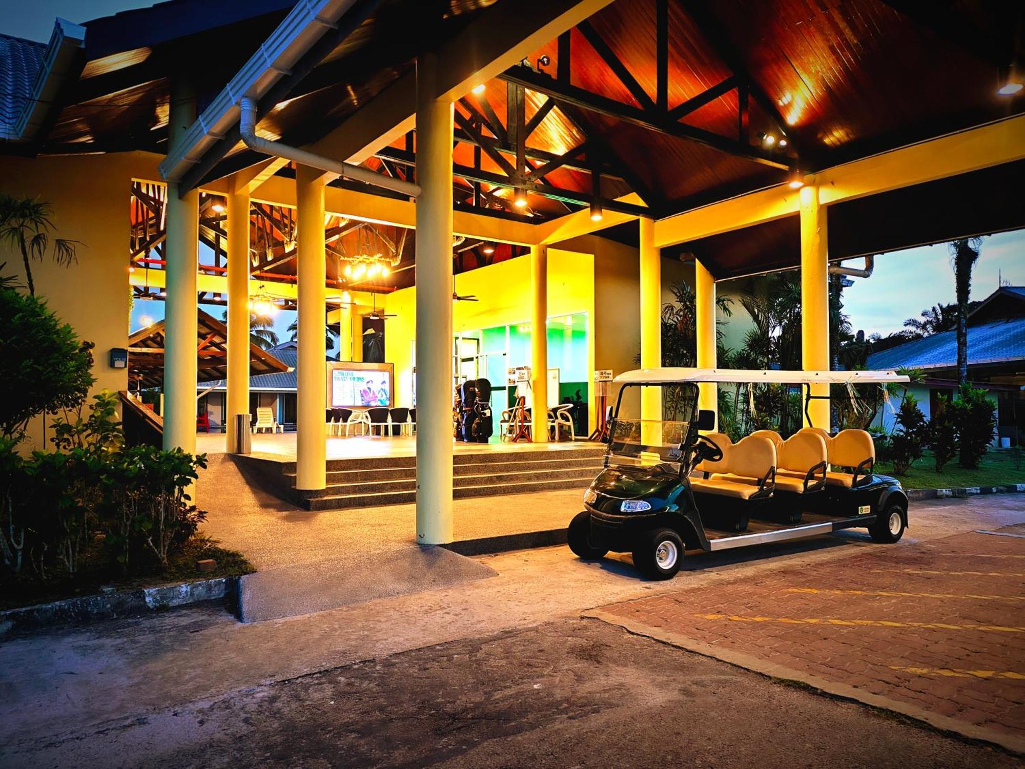 Artitaya Borneo Golf & Resort Papar Exterior foto